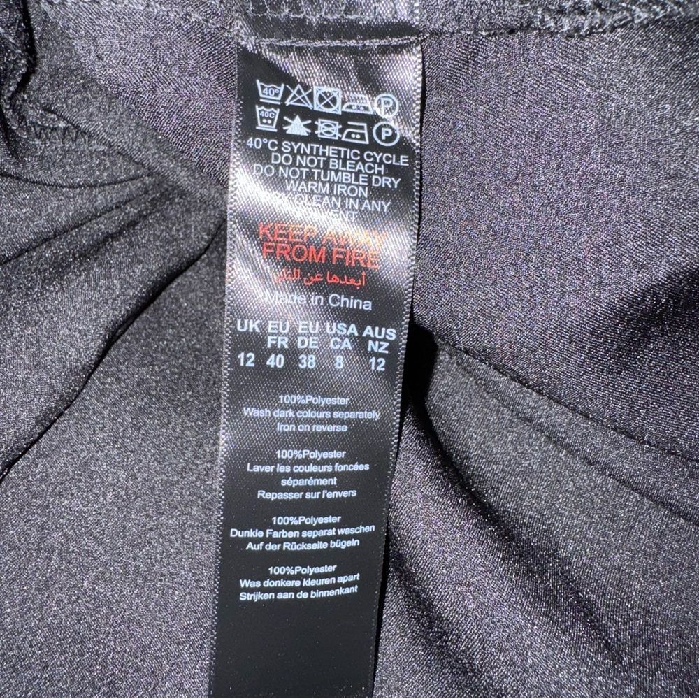 Boohoo Smooth Solid Black Silk Satin Button-Down Shirt Long Sleeve lightweight M - Picture 6 of 13